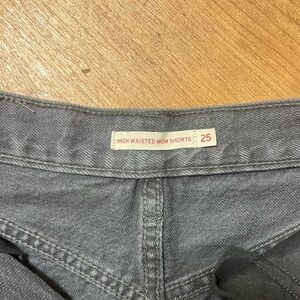 LEVIS high waisted mom shorts 25
